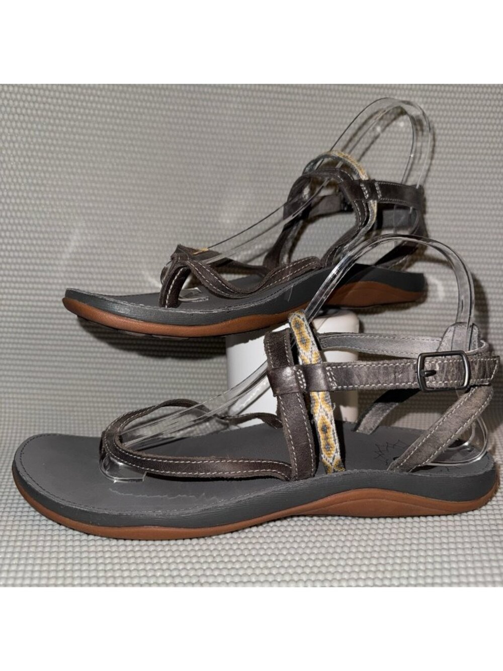 Chaco Loveland Leather Gray Brown Strappy Thong Strap Sandals Women’s Size 9